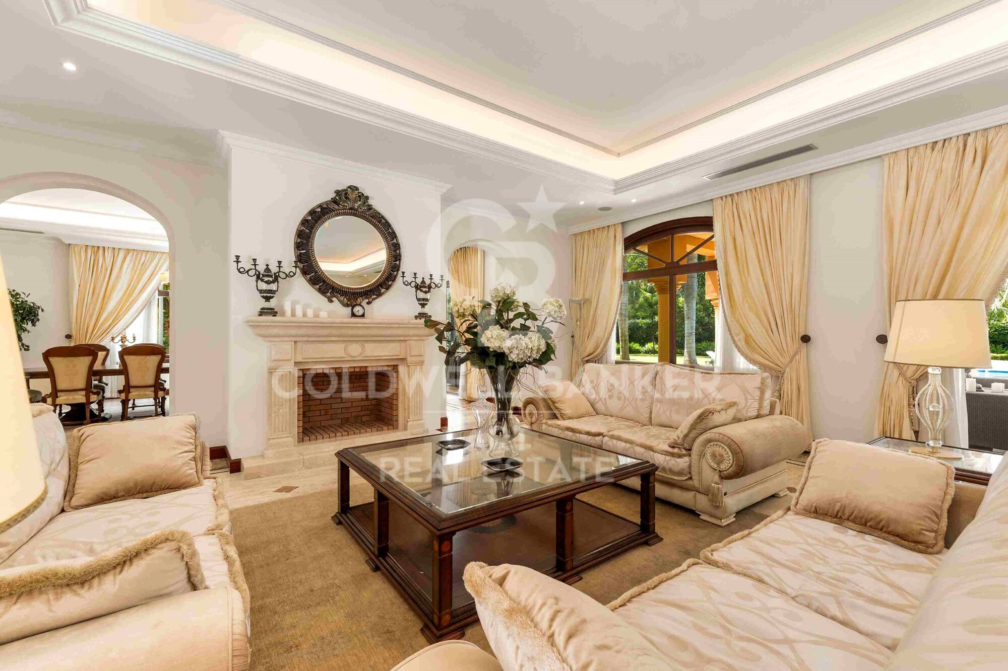 Elegant beachside villa on a rare 5,000 m² plot in Guadalmina Baja