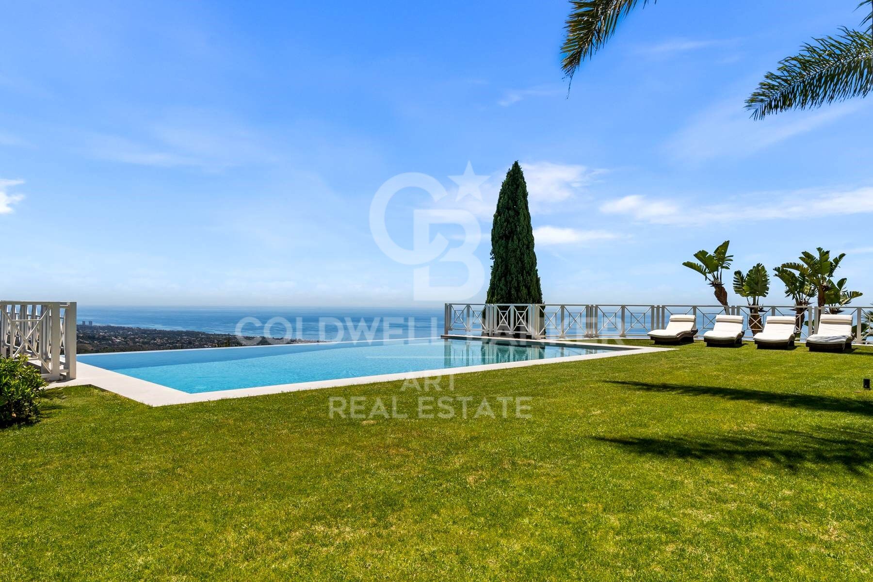Villa de luxe avec vue panoramique à Altos de Los Monteros, Marbella