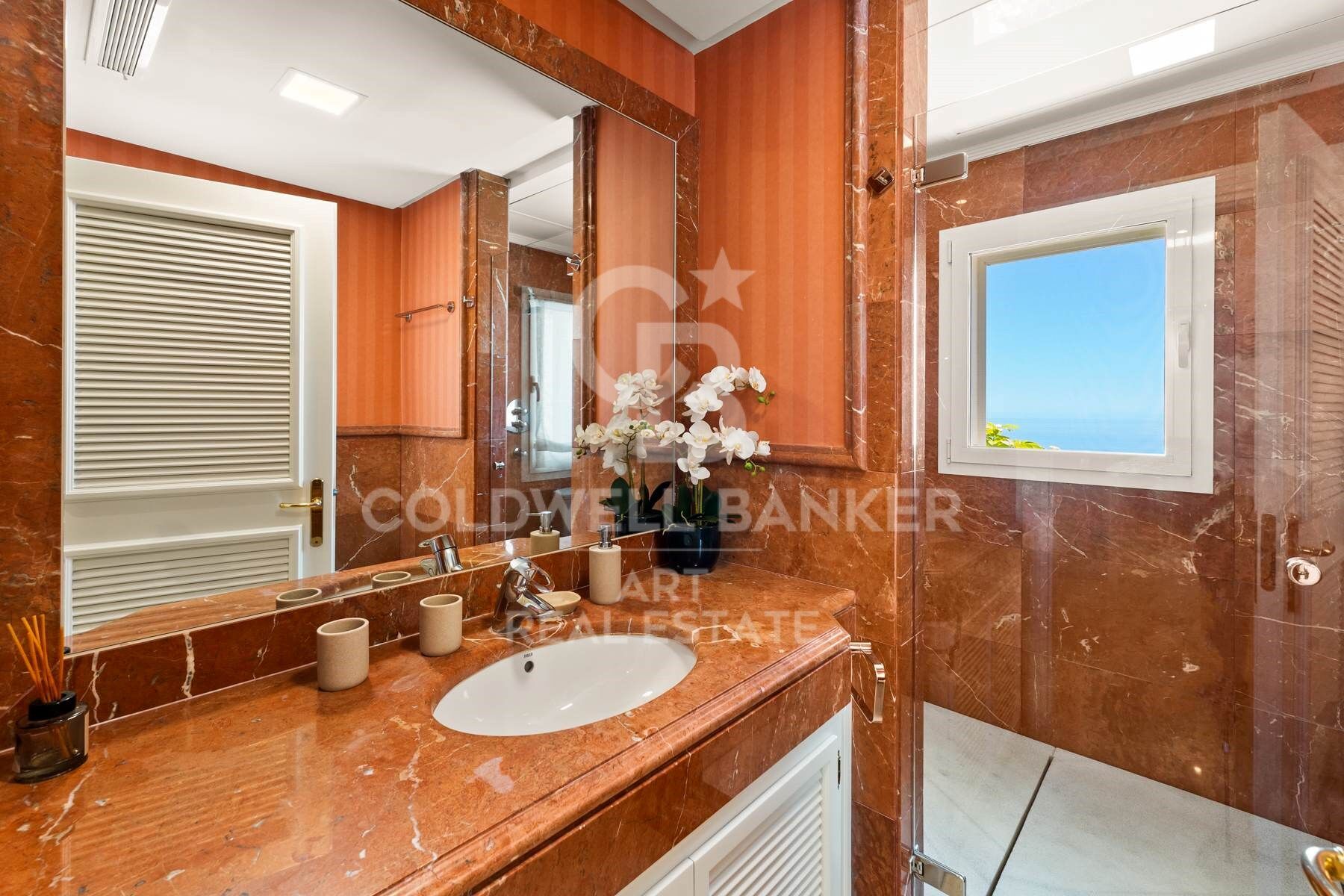 Villa de luxe avec vue panoramique à Altos de Los Monteros, Marbella