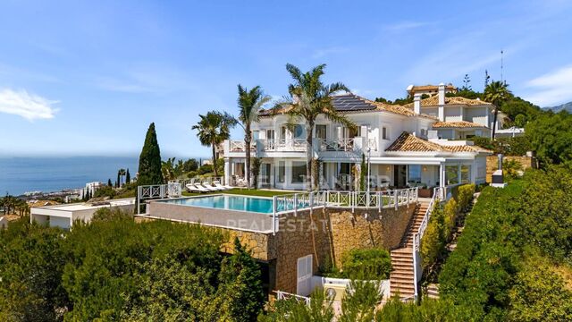 Luxusvilla mit Panoramablick in Altos de Los Monteros, Marbella