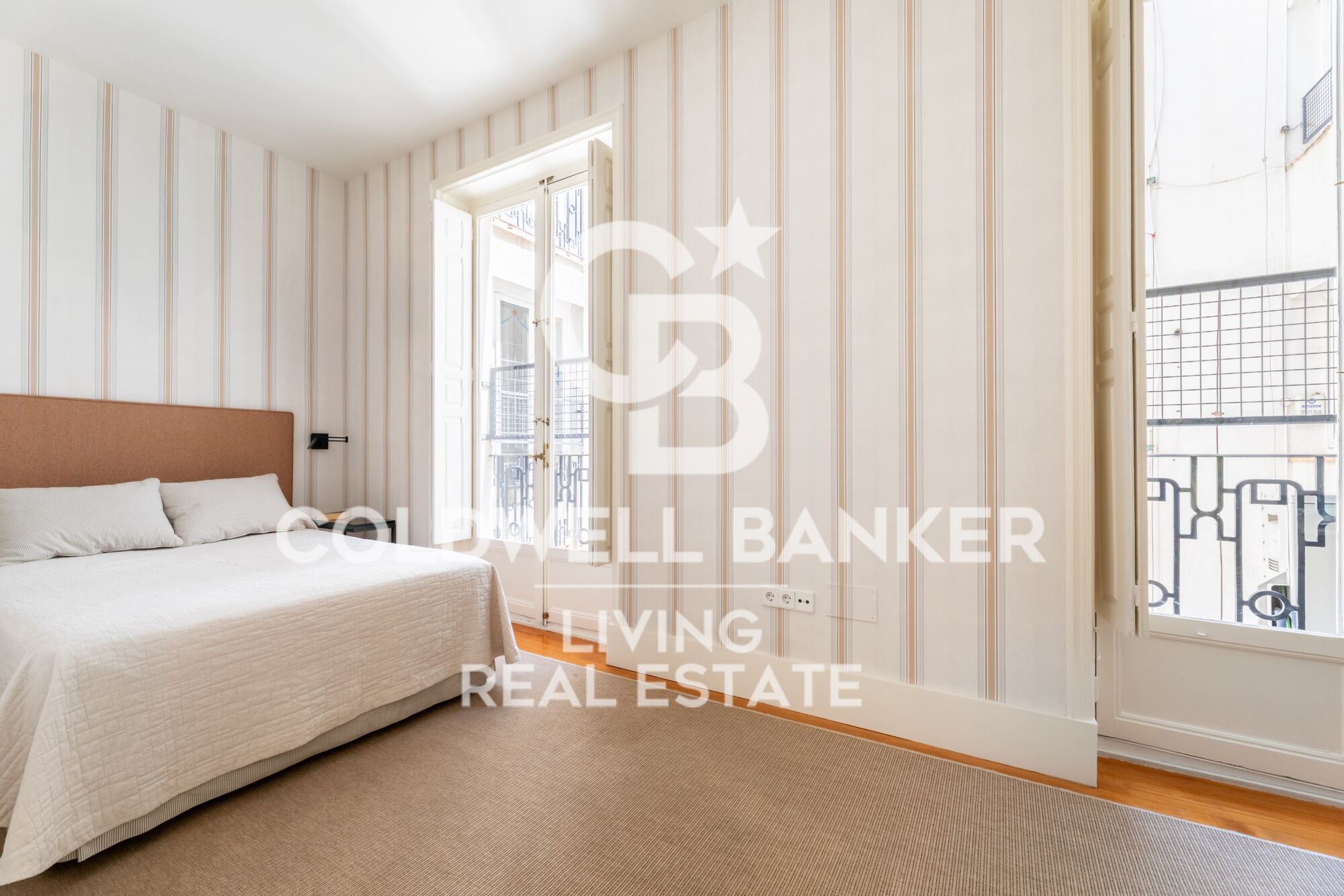 Flat 5 Bedrooms Sale Madrid