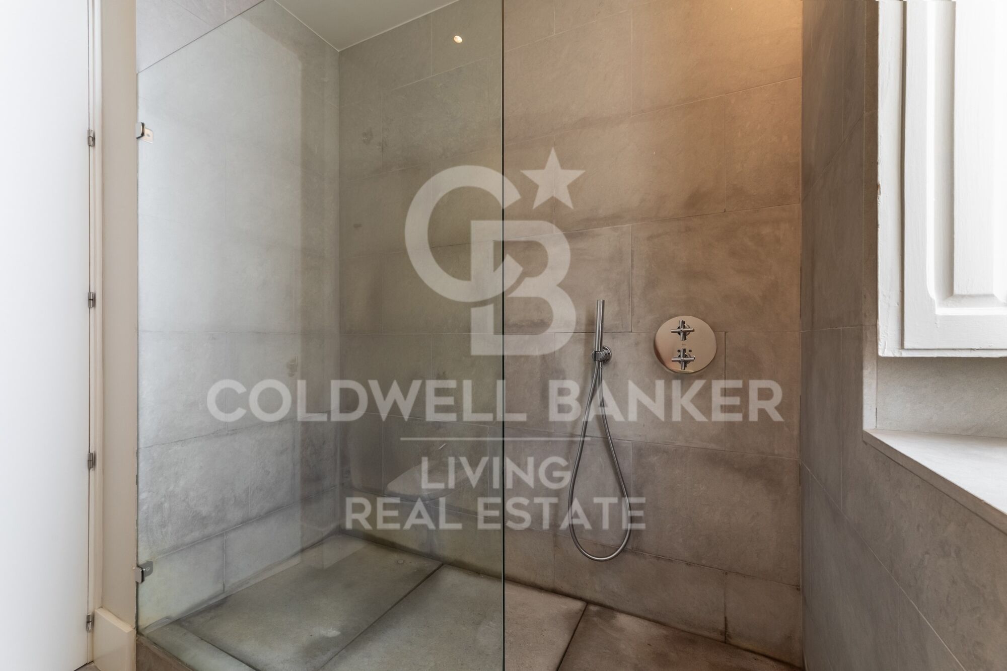 Flat 5 Bedrooms Sale Madrid