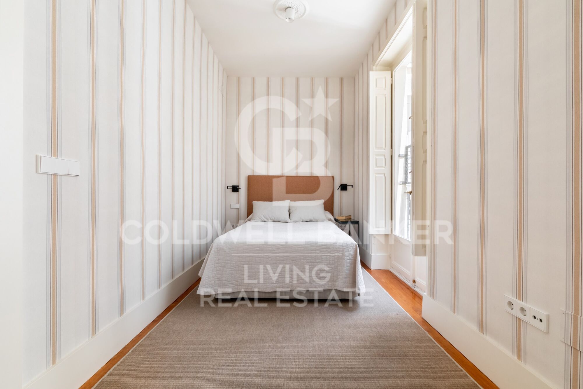 Flat 5 Bedrooms Sale Madrid