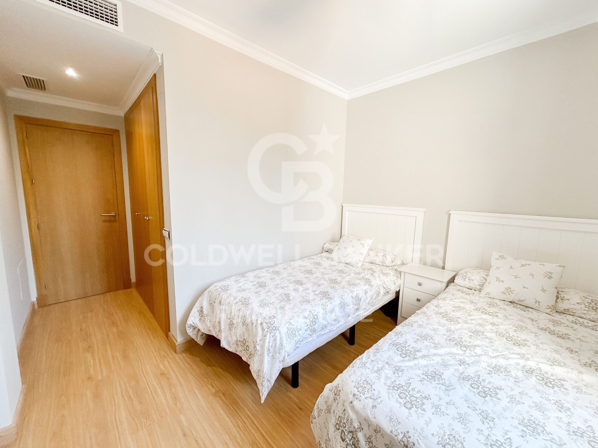Superb 2-Bedroom Apartment with Sun-Filled Solarium in El Campanario