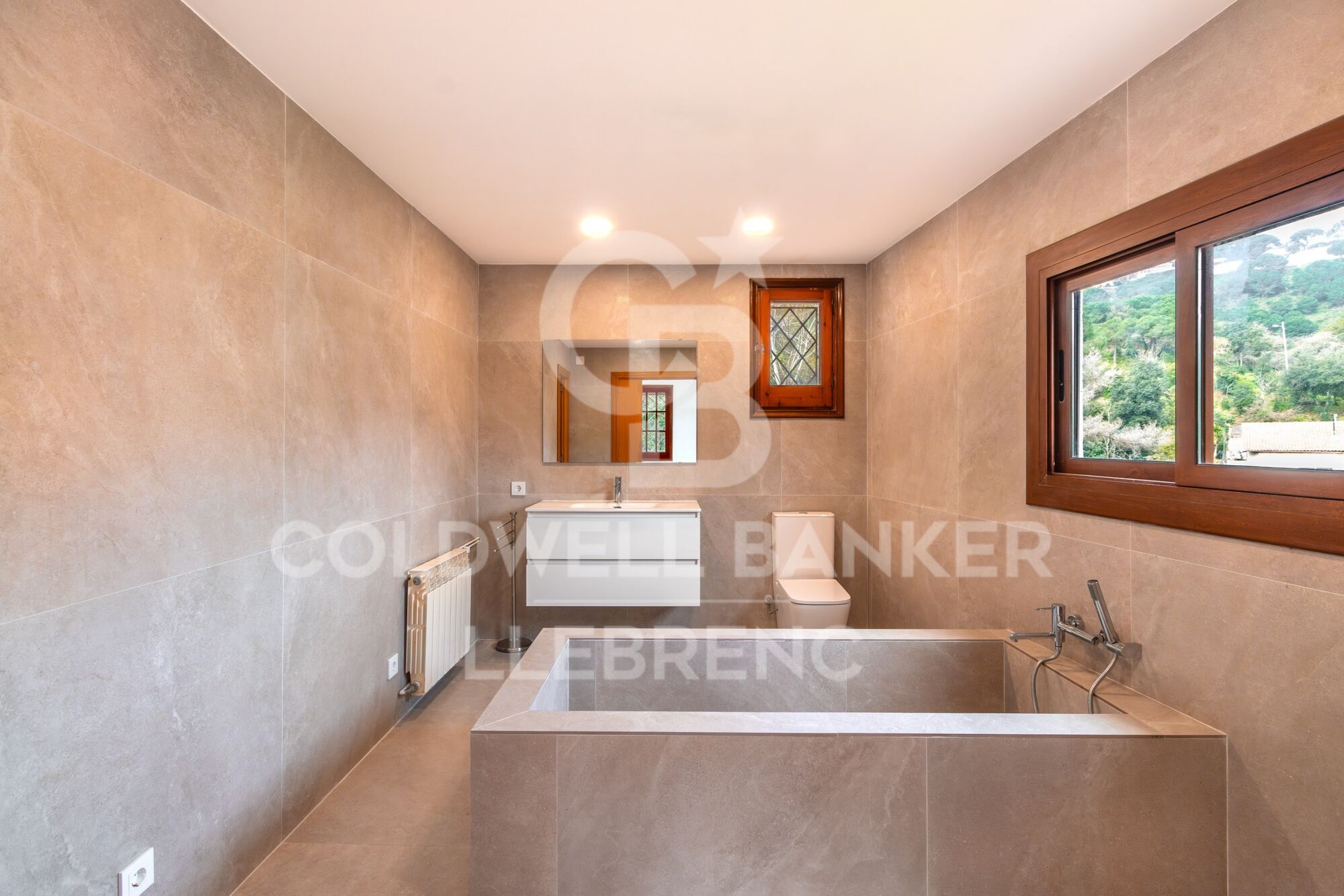 Duplex récemment rénové à louer sur la route de Sarria à Vallvidrera