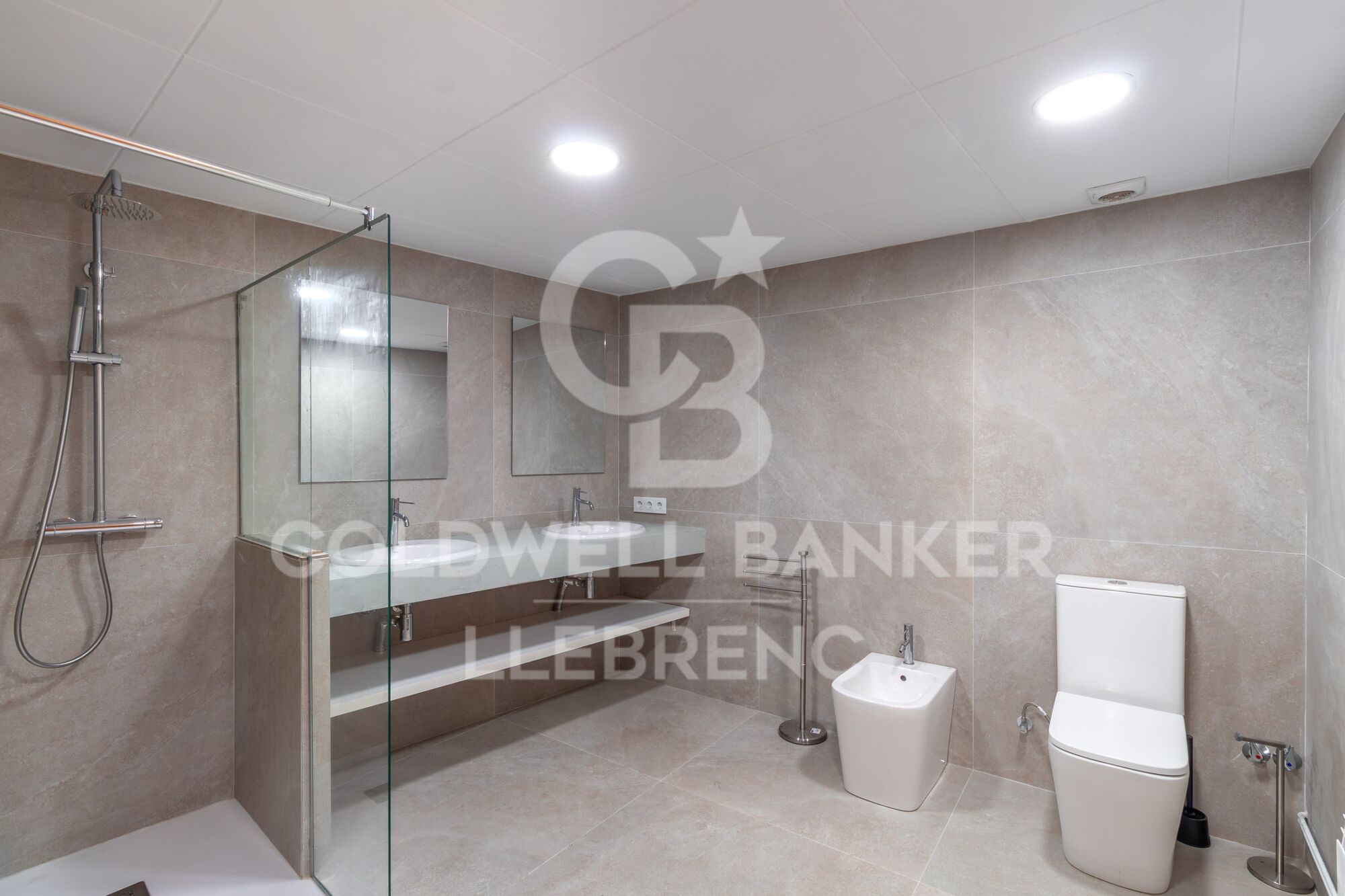 Recently renovated duplex for rent on the road from Sarria to Vallvidrera
