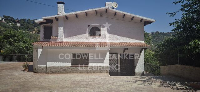 Duplex récemment rénové à louer sur la route de Sarria à Vallvidrera