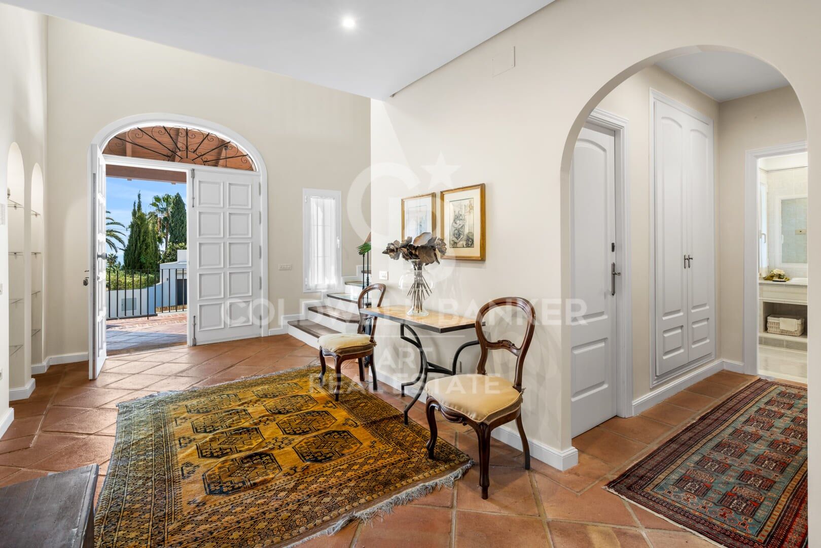 Elegante villa con vistas al mar y a la montaña en El Rosario, Marbella Este