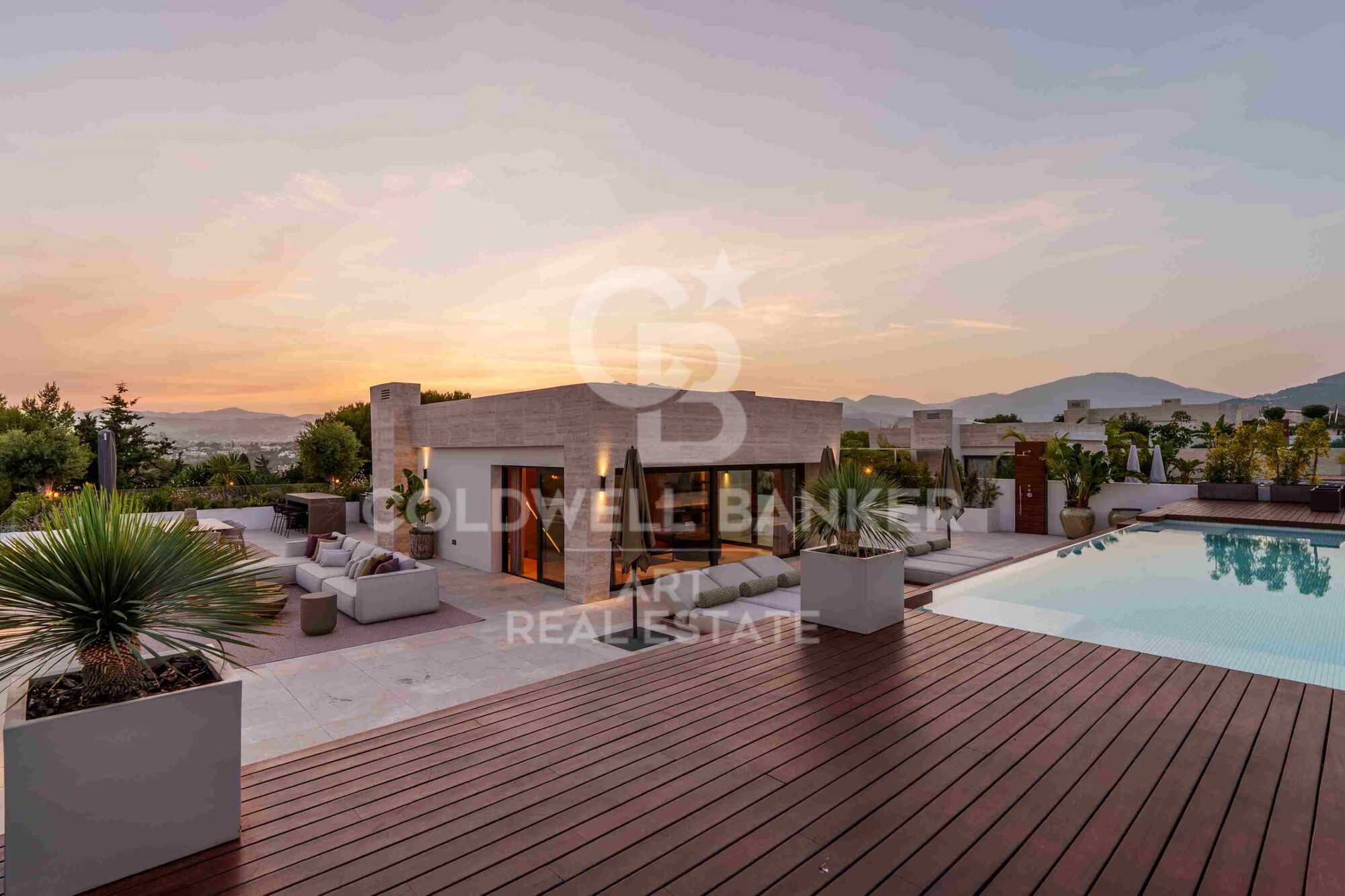 Obra maestra de lujo contemporáneo con vistas panorámicas, Milla de Oro, Marbella