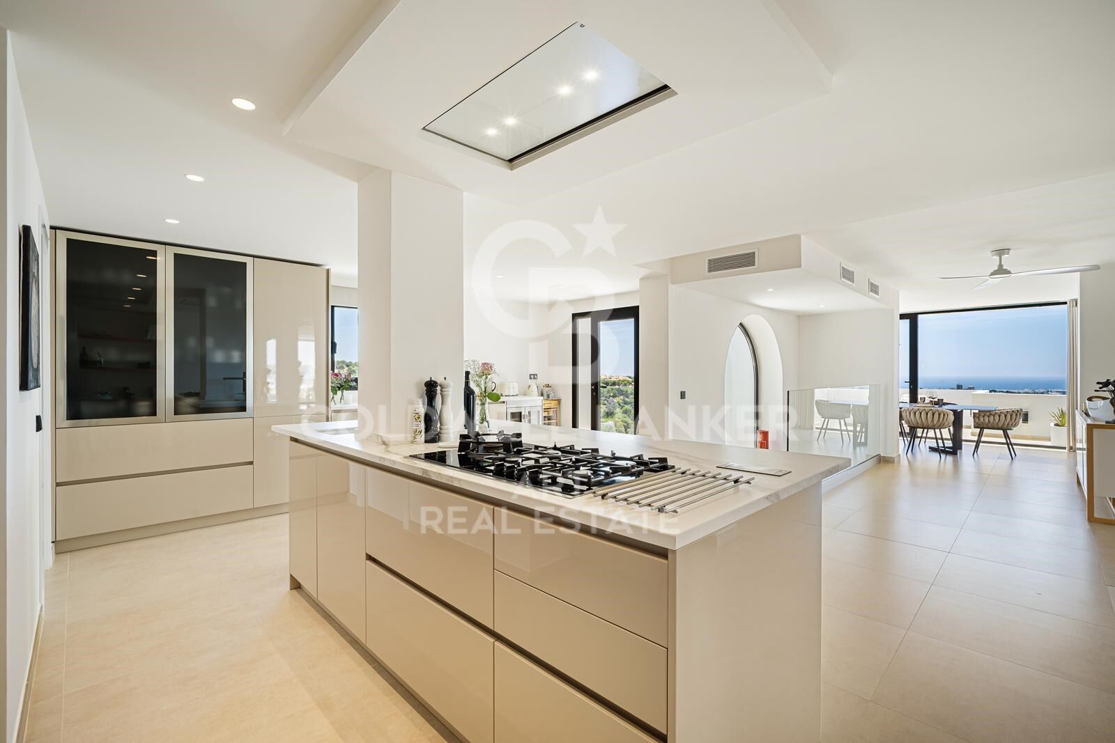 Elegant Mediterranean villa with panoramic sea views in Nueva Andalucía, Marbella