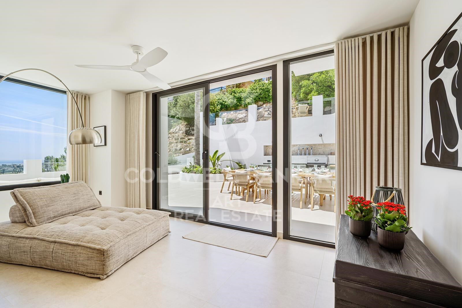 Villa mediterránea con vistas panorámicas al mar en Nueva Andalucía, Marbella