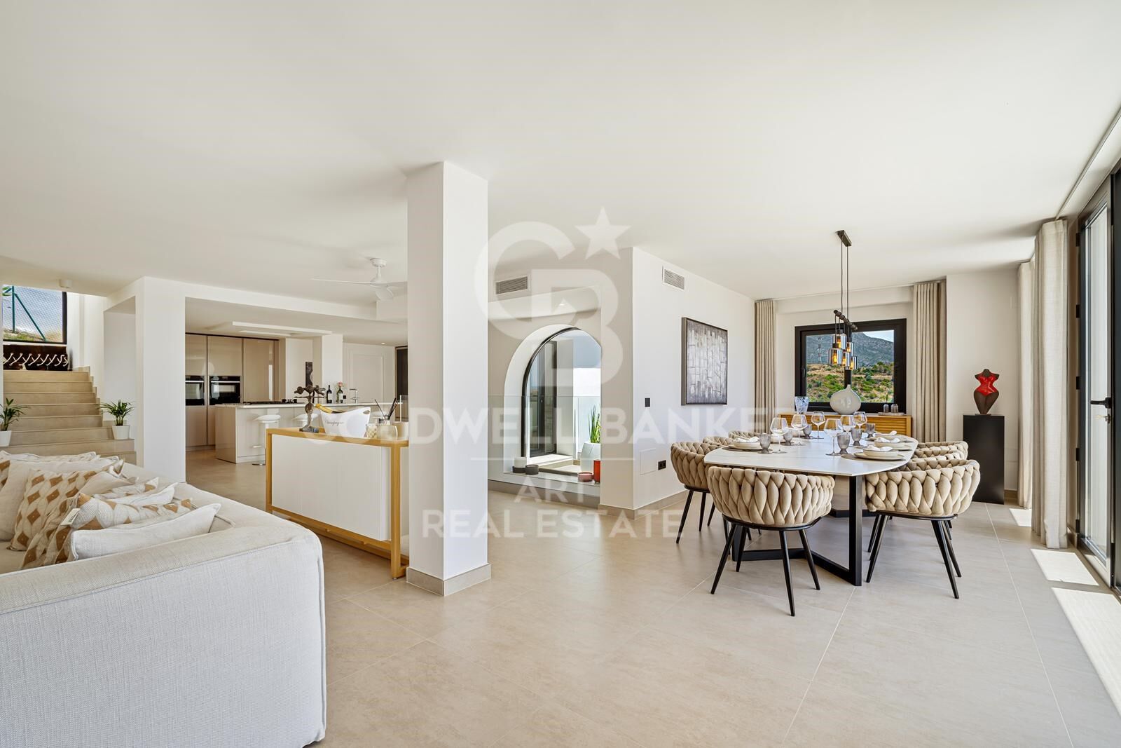Villa méditerranéenne élégante avec vue mer panoramique à Nueva Andalucía, Marbella