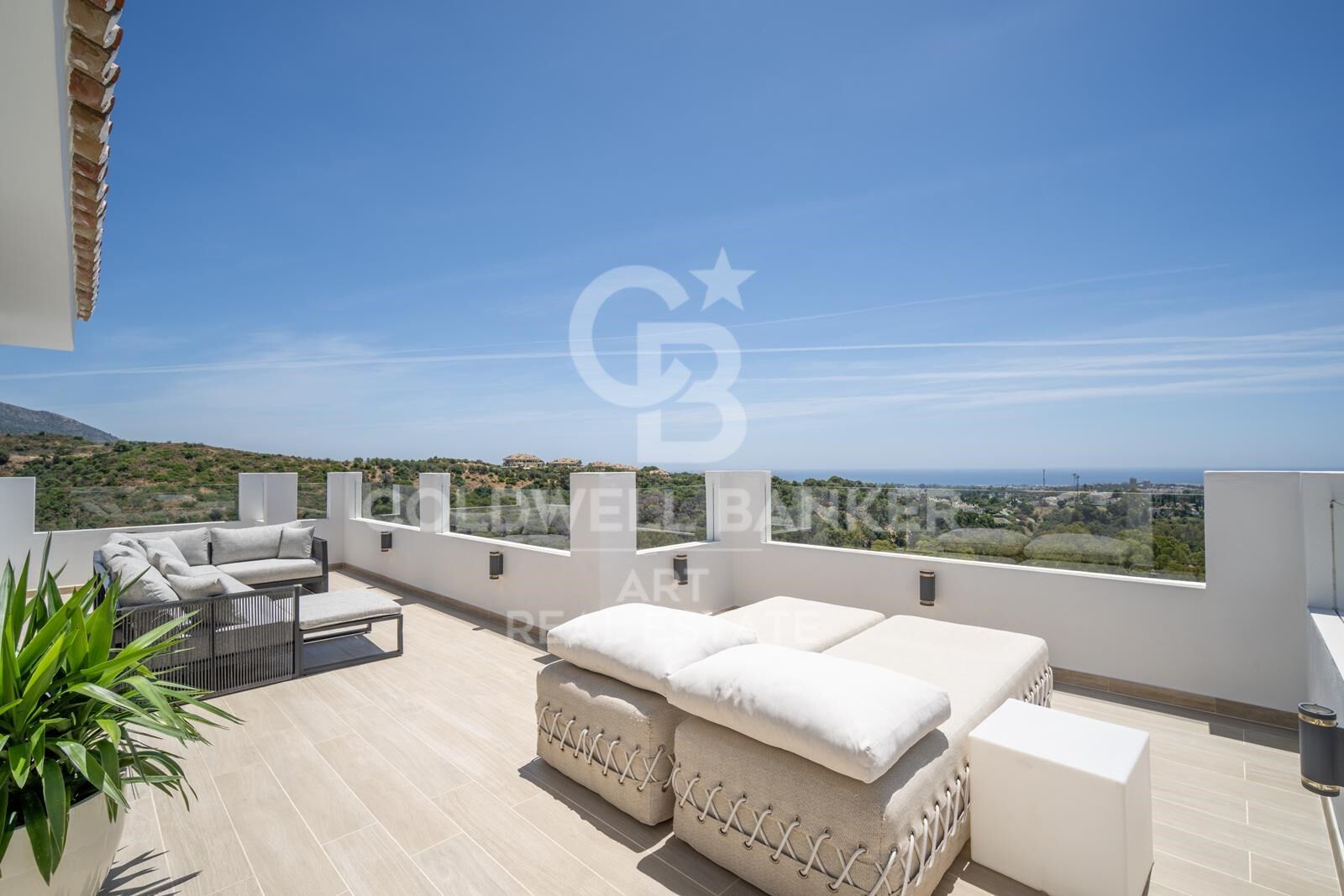 Villa méditerranéenne élégante avec vue mer panoramique à Nueva Andalucía, Marbella