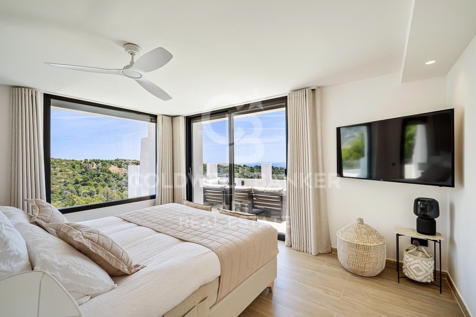 Villa mediterránea con vistas panorámicas al mar en Nueva Andalucía, Marbella