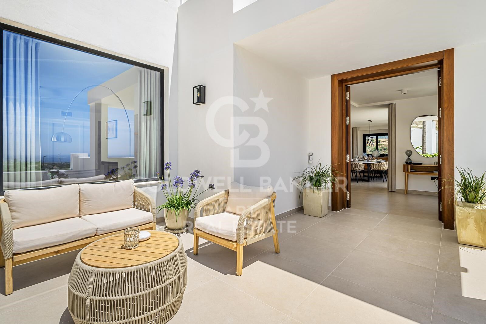 Villa mediterránea con vistas panorámicas al mar en Nueva Andalucía, Marbella