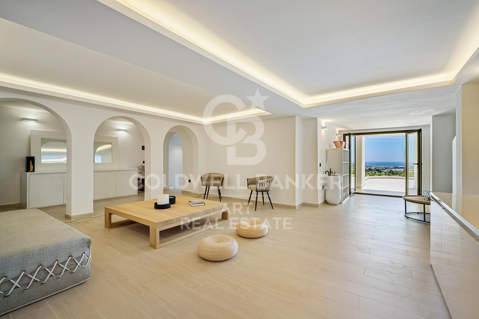 Villa mediterránea con vistas panorámicas al mar en Nueva Andalucía, Marbella