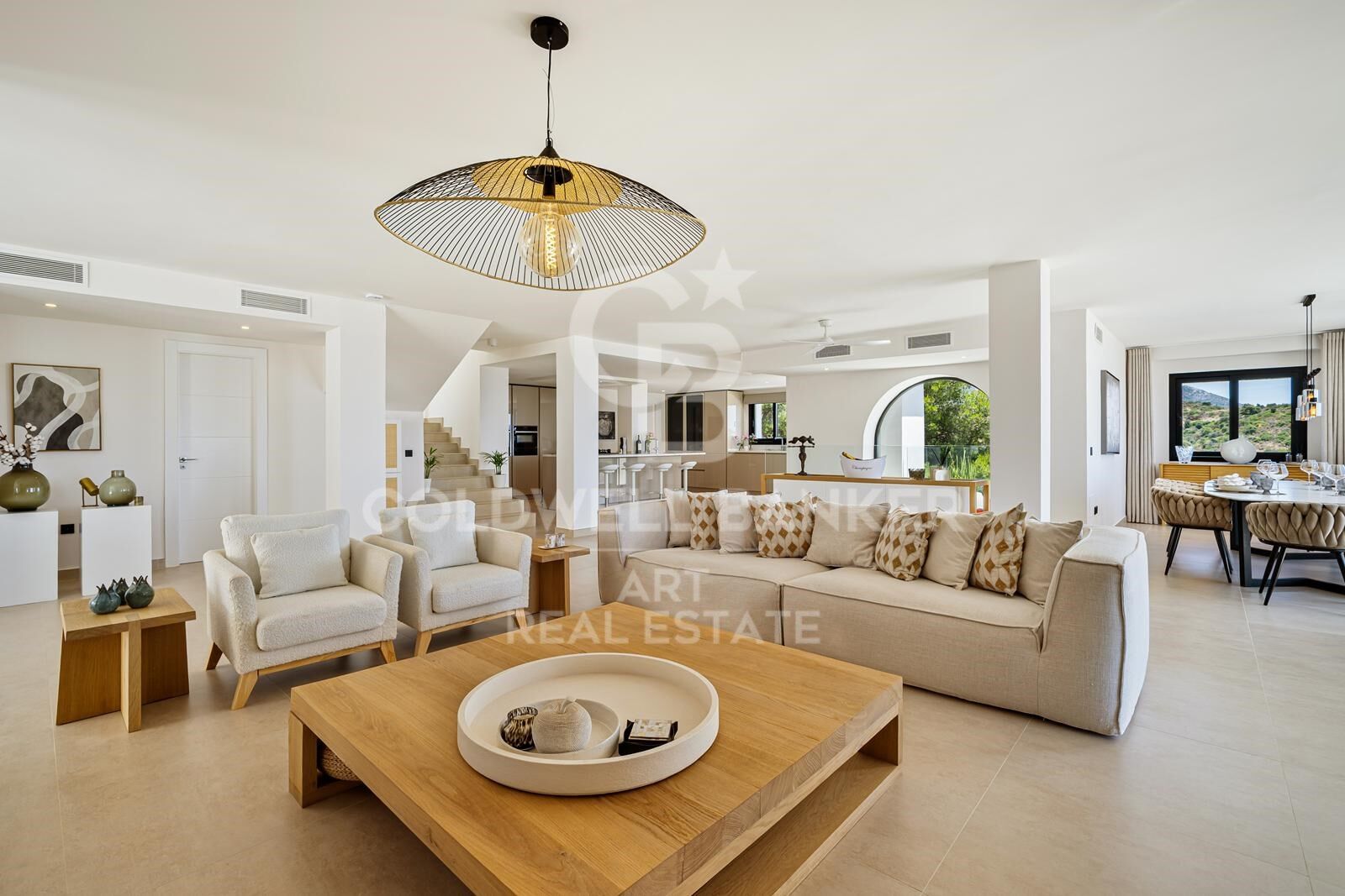 Villa mediterránea con vistas panorámicas al mar en Nueva Andalucía, Marbella