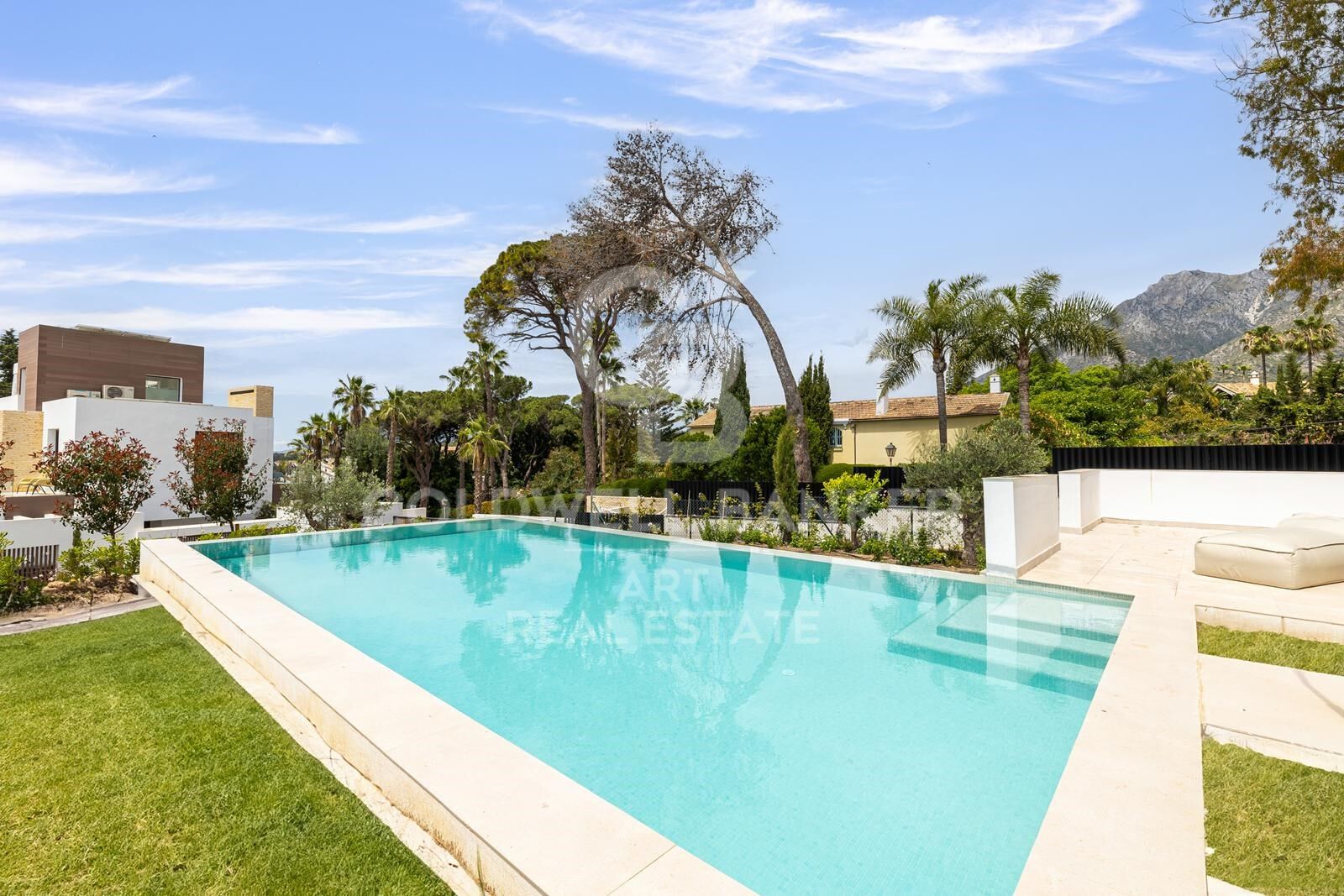 Villa de luxe moderne sur la Mille d'Or de Marbella