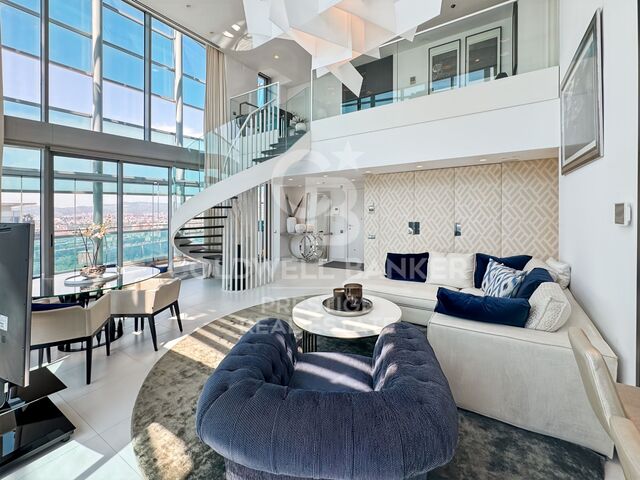 Luxuriöses Duplex-Penthouse am Meer mit Panoramaterrasse und privatem Pool