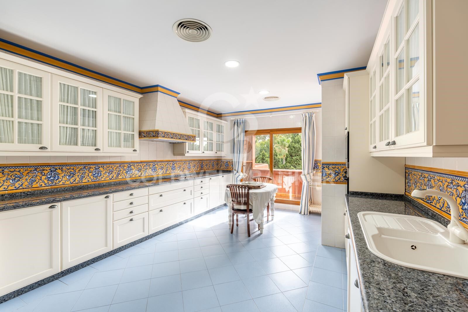 Elegant duplex penthouse with rooftop pool in Guadalmina Baja, Marbella