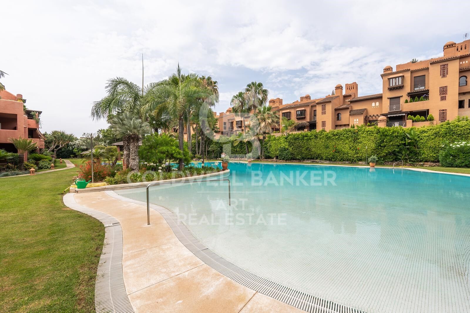 Elegant duplex penthouse with rooftop pool in Guadalmina Baja, Marbella