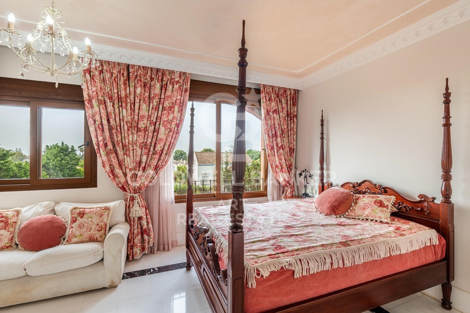 Elegantes Duplex-Penthouse mit Dachpool in Guadalmina Baja, Marbella