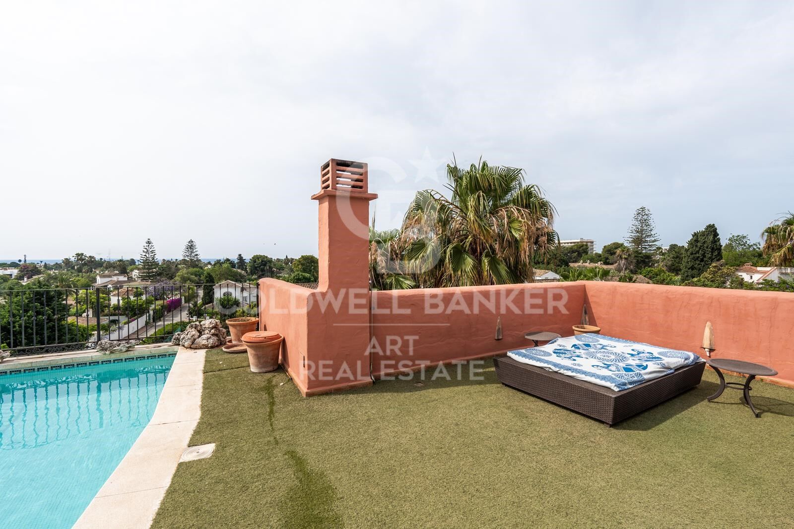 Elegant duplex penthouse with rooftop pool in Guadalmina Baja, Marbella
