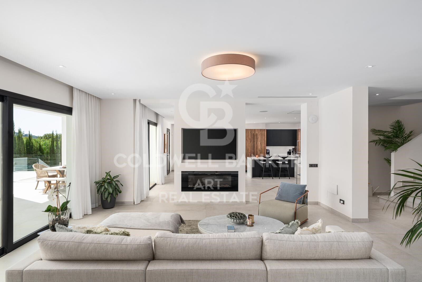 Villa moderna en primera línea de golf en Santa Maria Golf, Elviria, Marbella