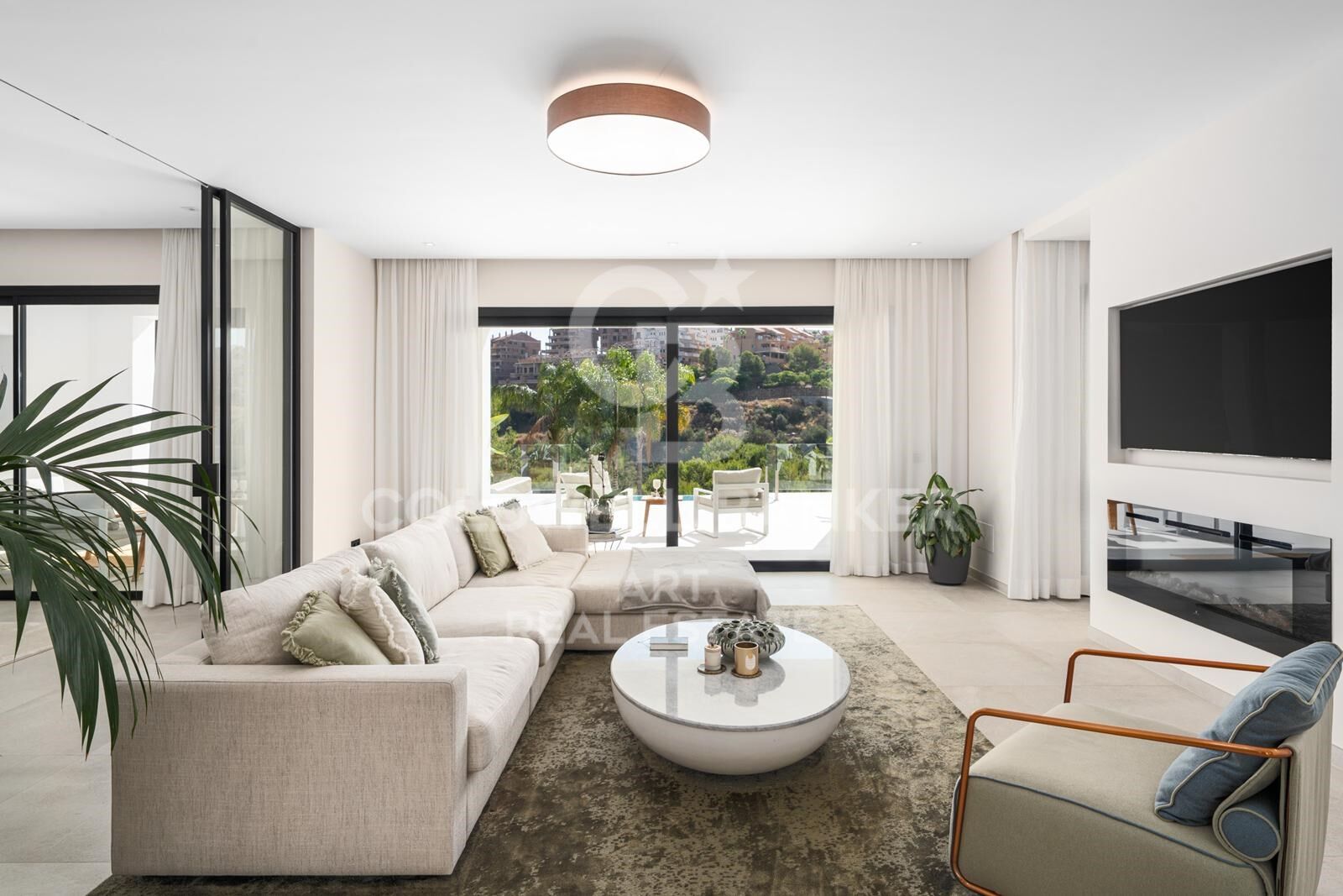 Contemporary grontline golf villa in Elviria's Santa Maria Golf, Marbella