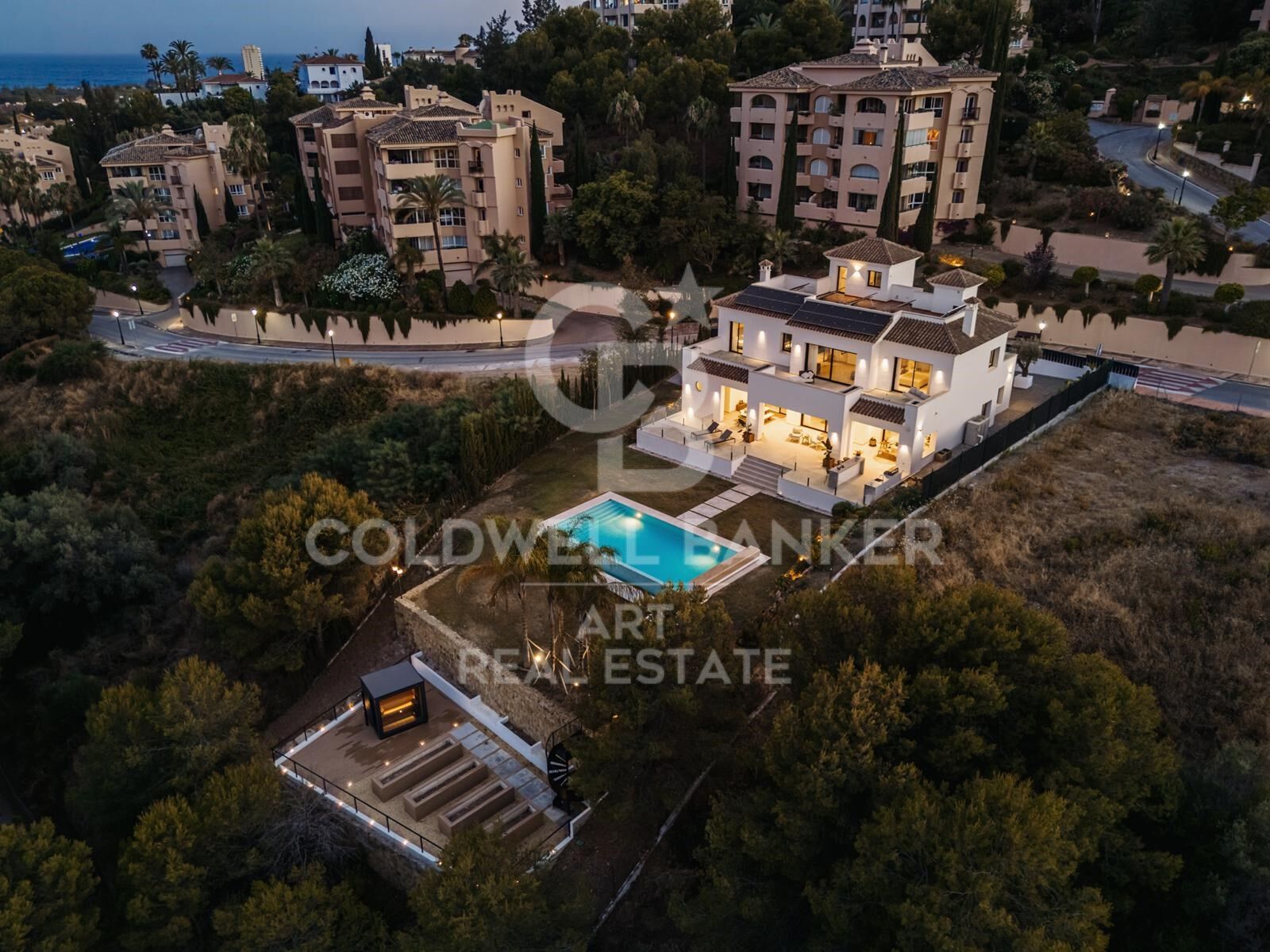 Moderne Villa direkt am Golfplatz in Santa Maria Golf, Elviria, Marbella