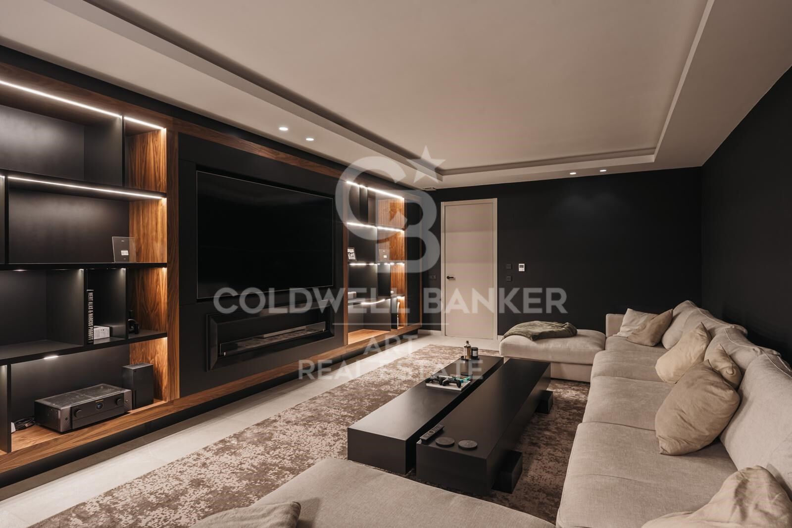 Contemporary grontline golf villa in Elviria's Santa Maria Golf, Marbella