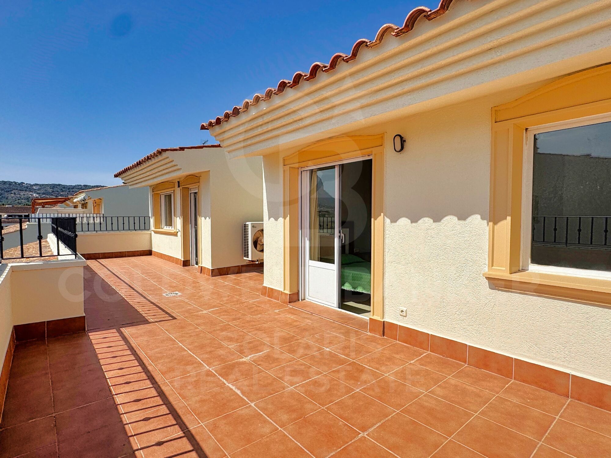 Bright Duplex Penthouse with Large Terraces and Open Views in Montañar I