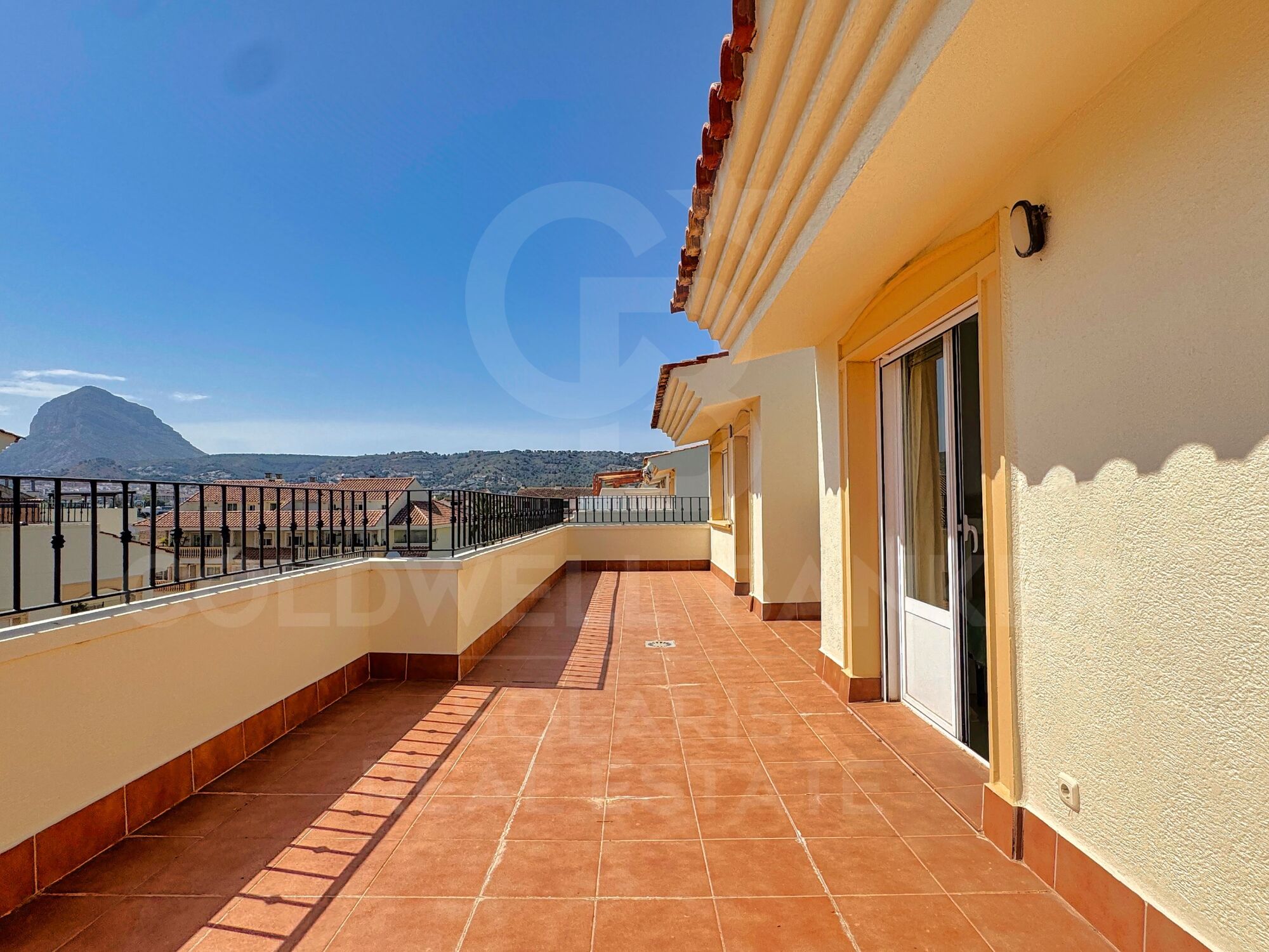 Bright Duplex Penthouse with Large Terraces and Open Views in Montañar I