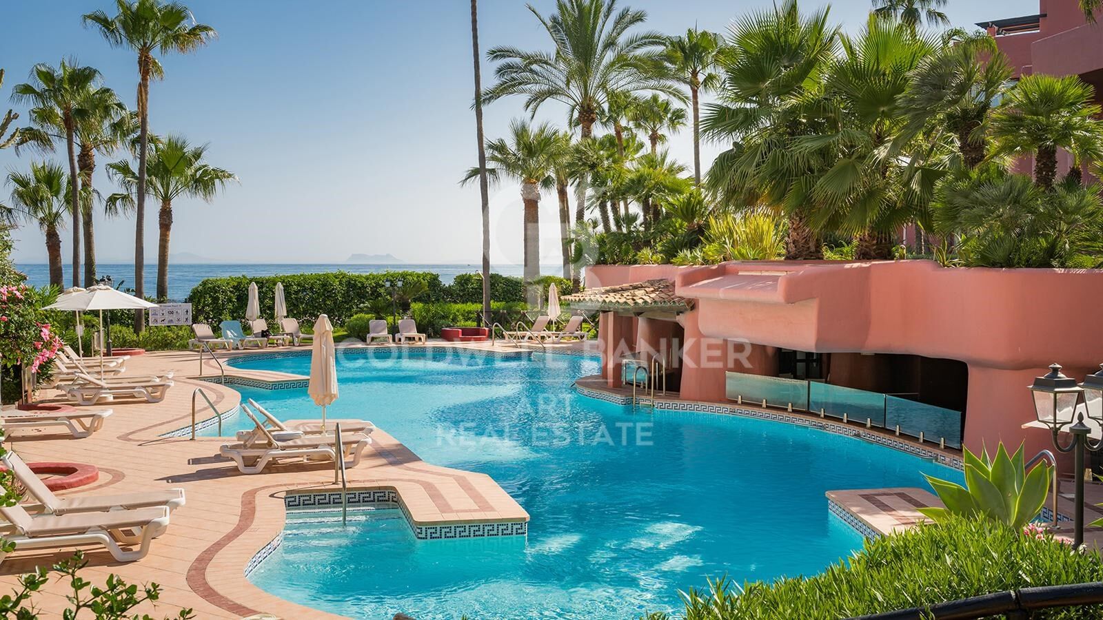 Stunning beachfront apartment with spectacular sea views on the New Golden Mile, Estepona