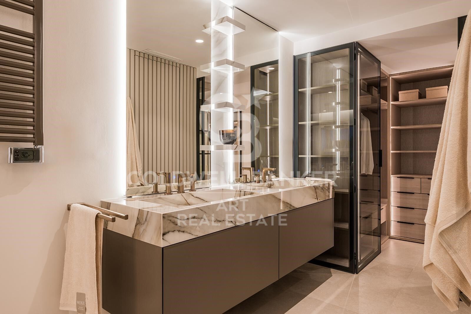 Traumhafte Wohnung direkt am Strand mit spektakulärem Meerblick an der New Golden Mile, Estepona