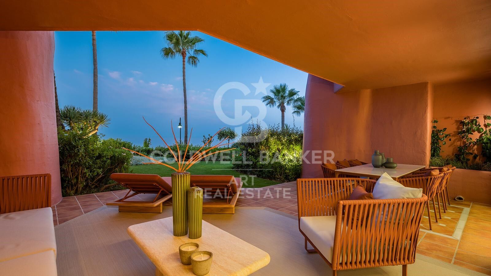 Traumhafte Wohnung direkt am Strand mit spektakulärem Meerblick an der New Golden Mile, Estepona
