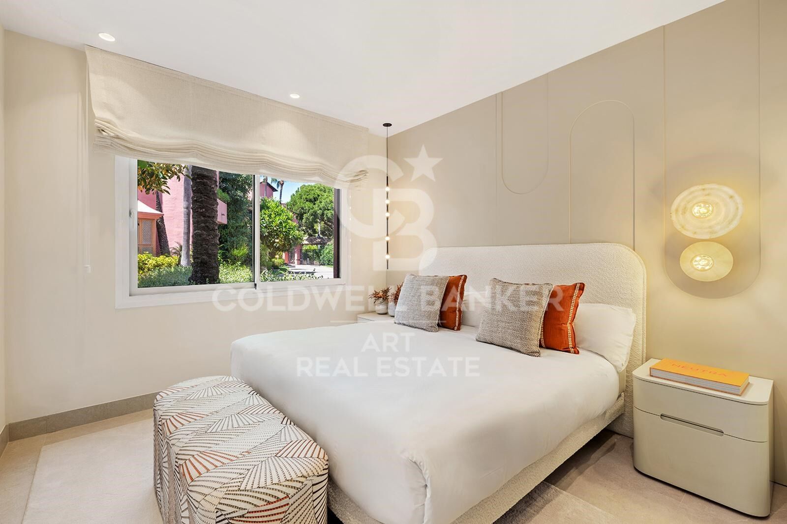 Stunning beachfront apartment with spectacular sea views on the New Golden Mile, Estepona