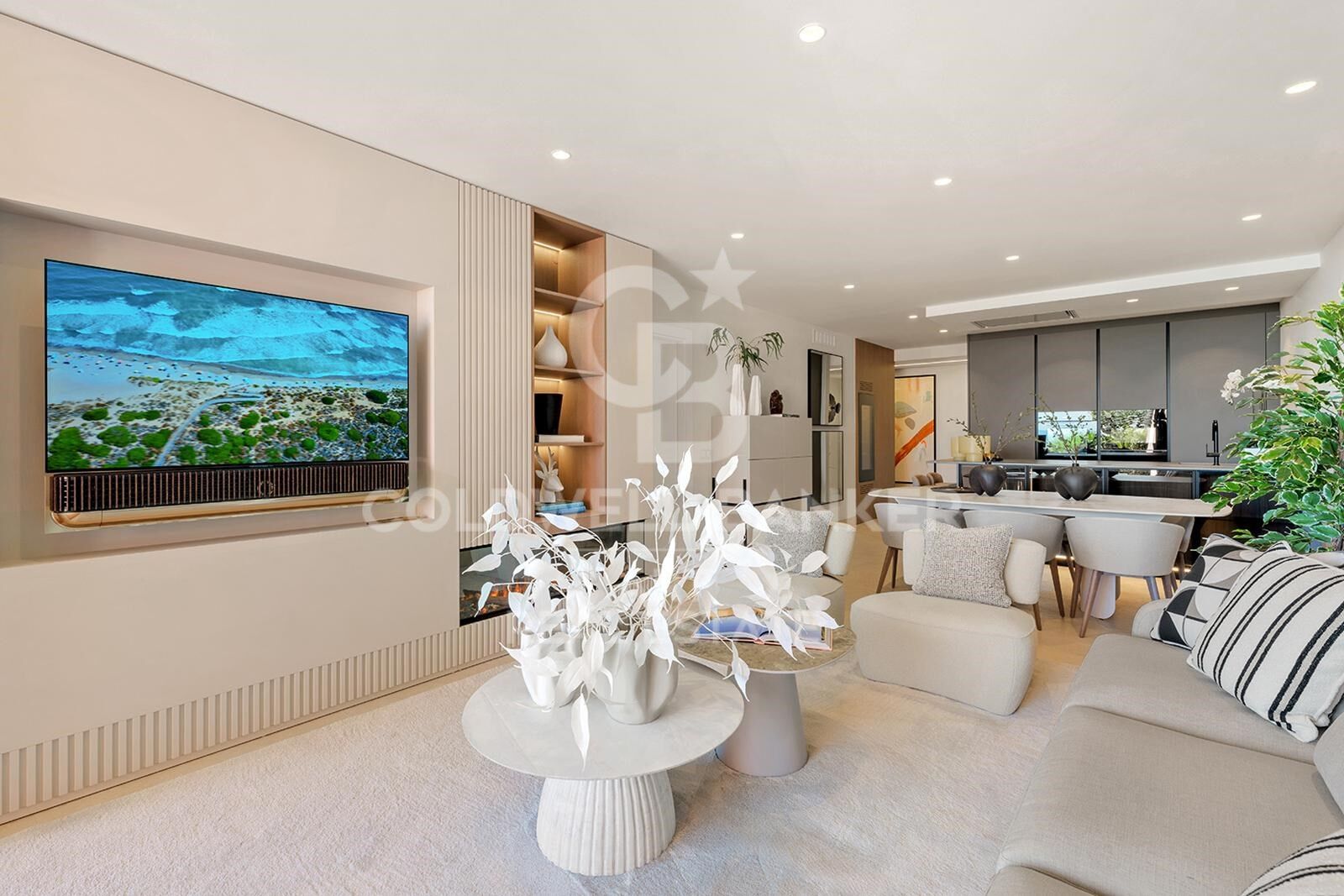 Traumhafte Wohnung direkt am Strand mit spektakulärem Meerblick an der New Golden Mile, Estepona