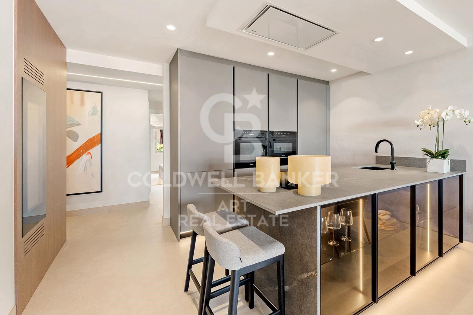 Impresionante apartamento frente al mar con vistas espectaculares en la Nueva Milla de Oro, Estepona