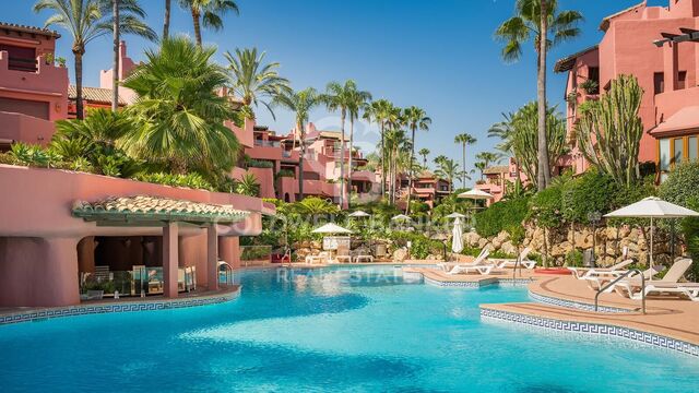 Stunning beachfront apartment with spectacular sea views on the New Golden Mile, Estepona