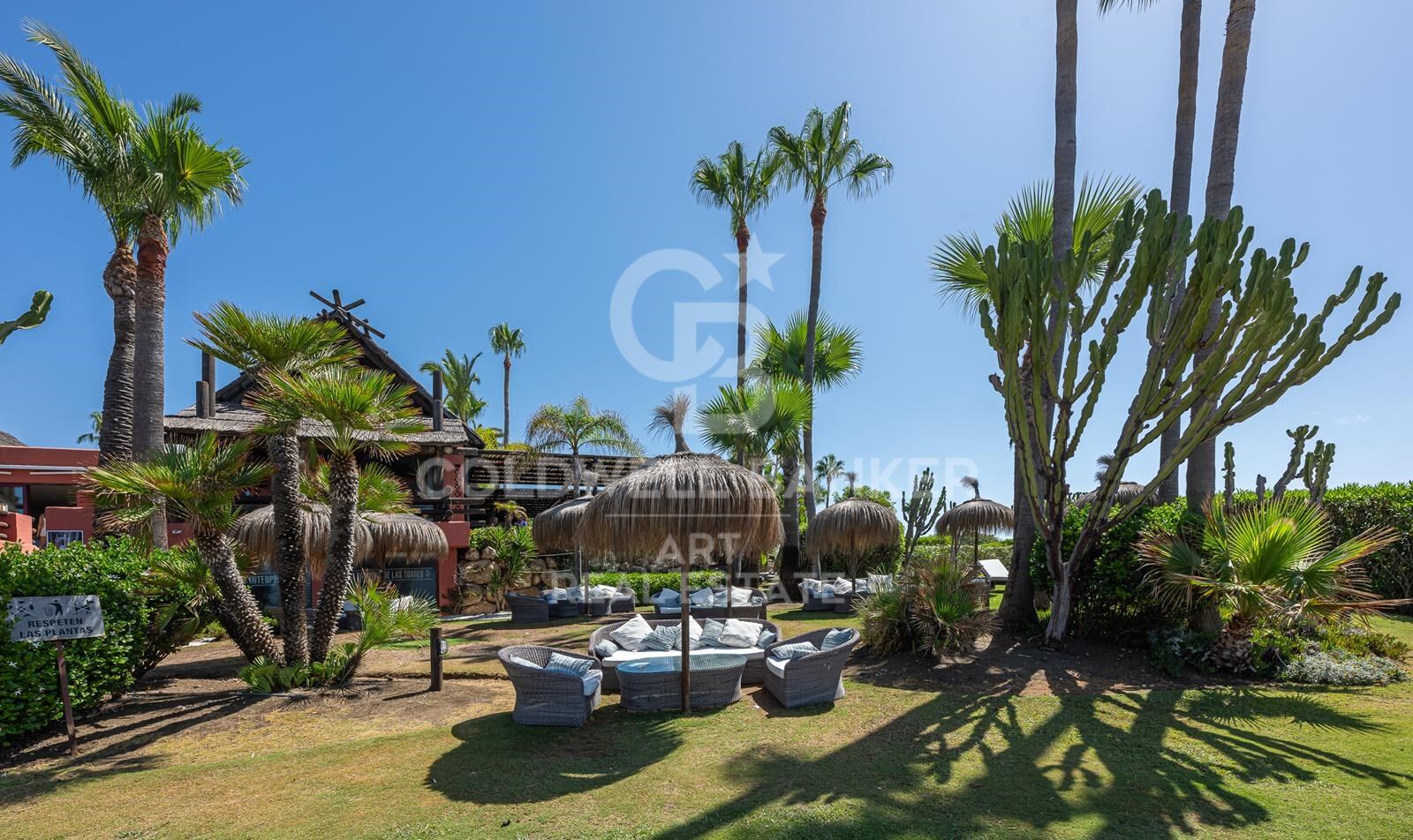Élégant penthouse en duplex de style andalou sur la Nouvelle Mille d'Or, Estepona