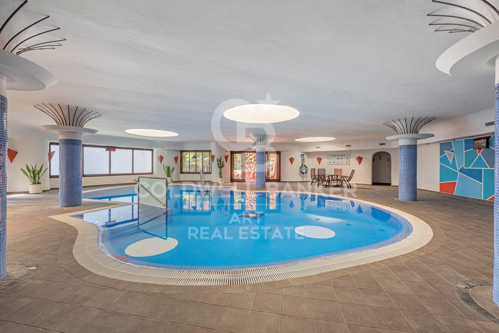 Élégant penthouse en duplex de style andalou sur la Nouvelle Mille d'Or, Estepona