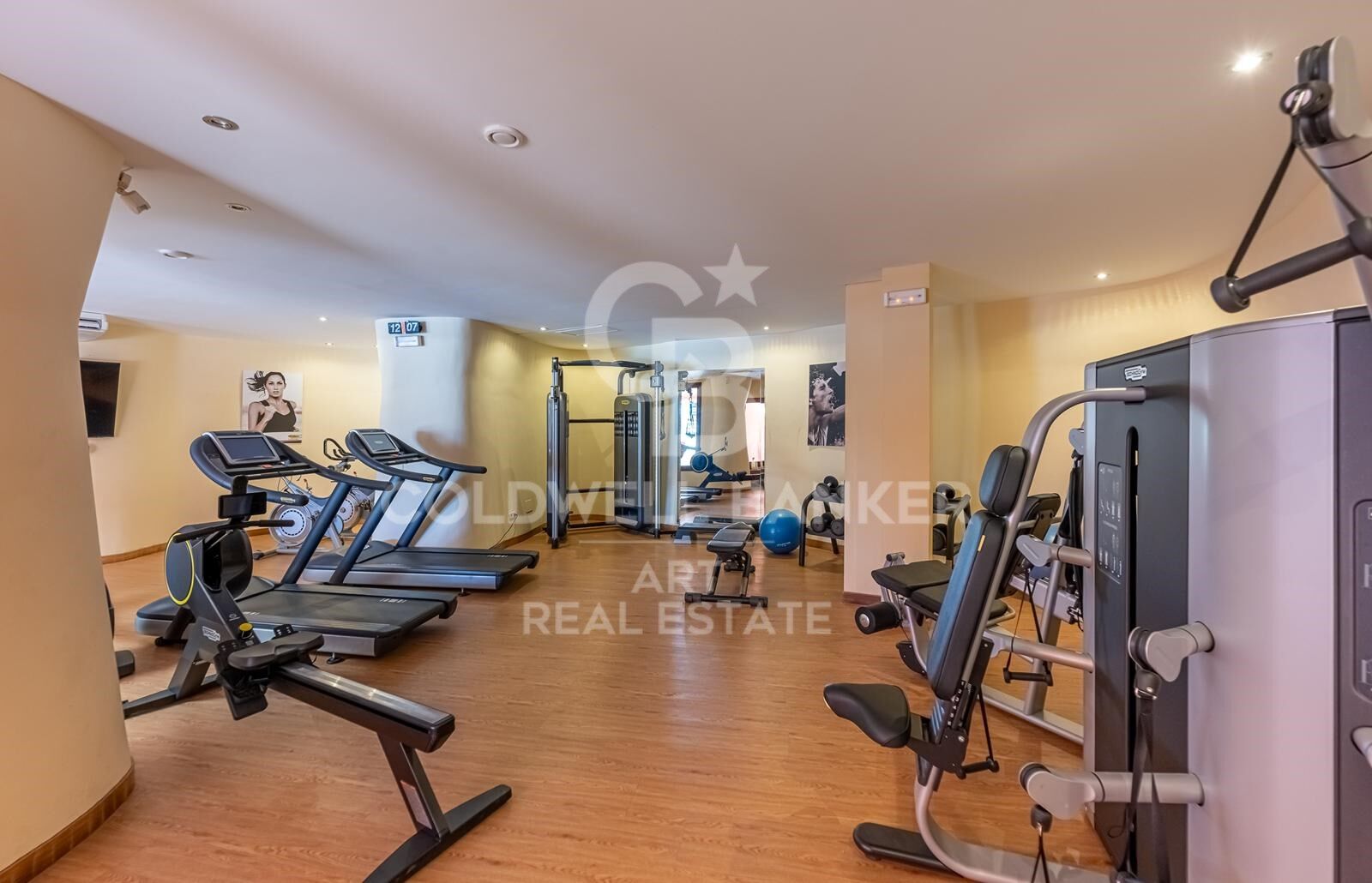 Elegantes Duplex-Penthouse im andalusischen Stil an der New Golden Mile, Estepona