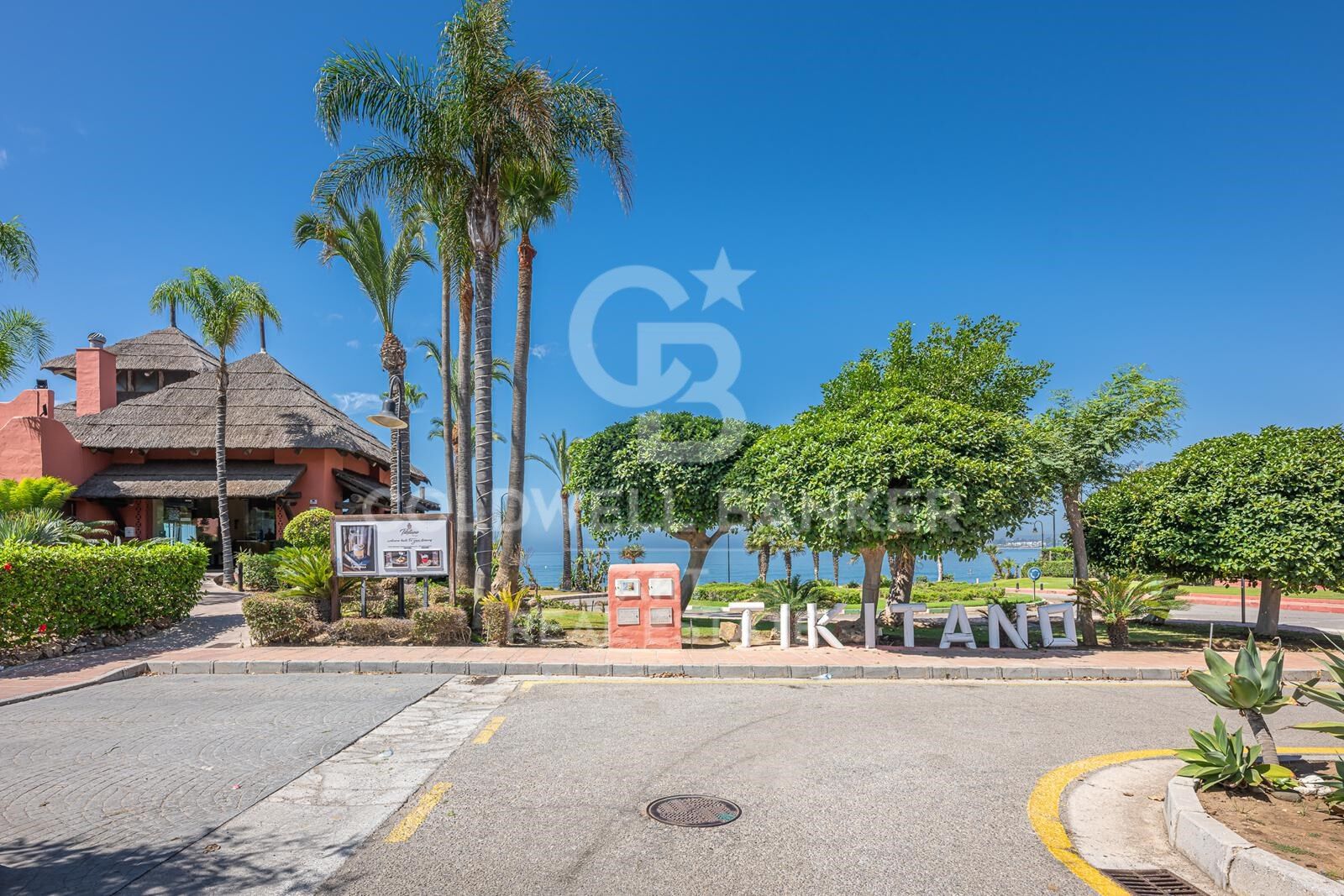Elegantes Duplex-Penthouse im andalusischen Stil an der New Golden Mile, Estepona