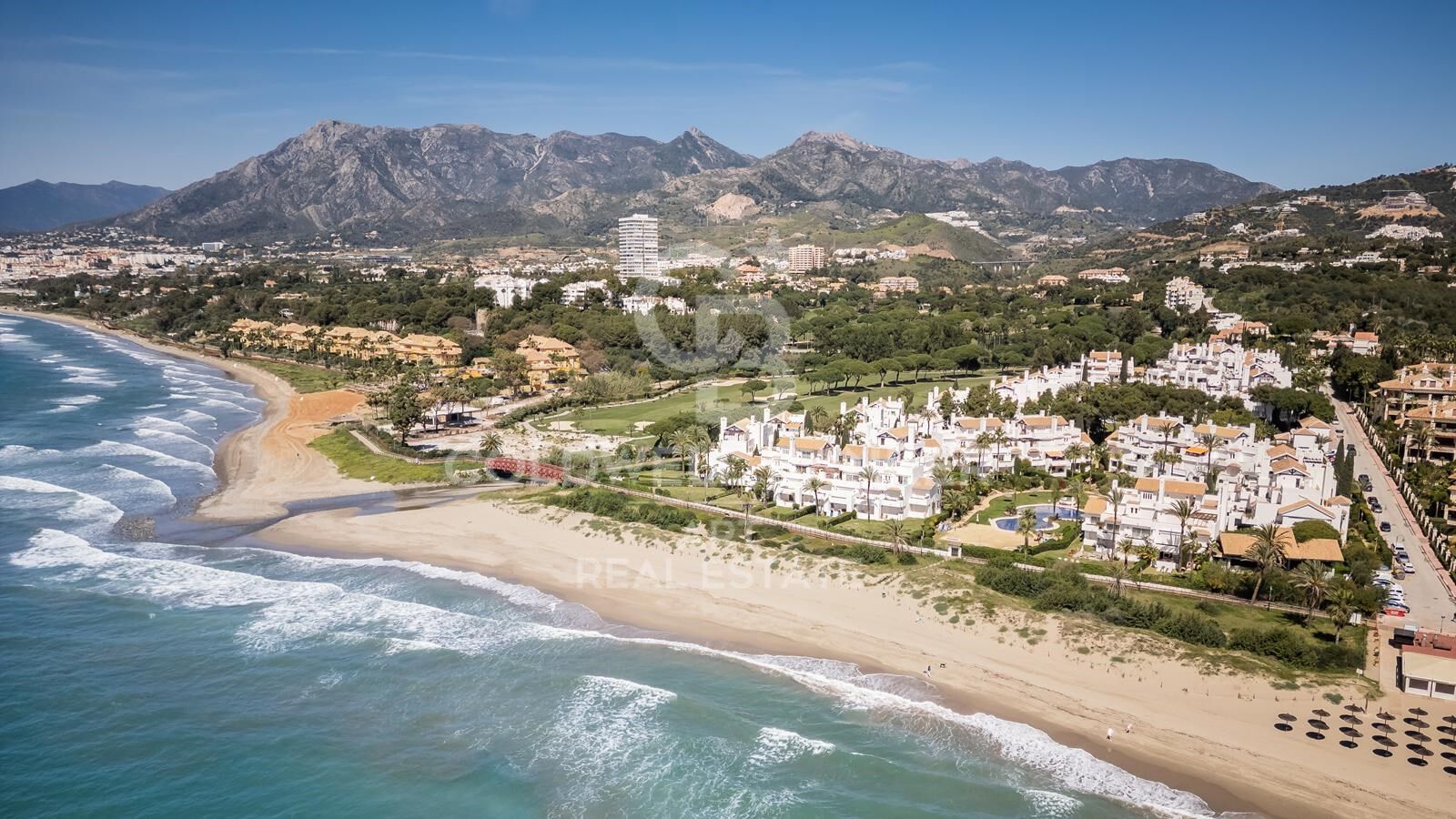 Luxury beachfront apartment in the exclusive Los Monteros Palm Beach, Marbella