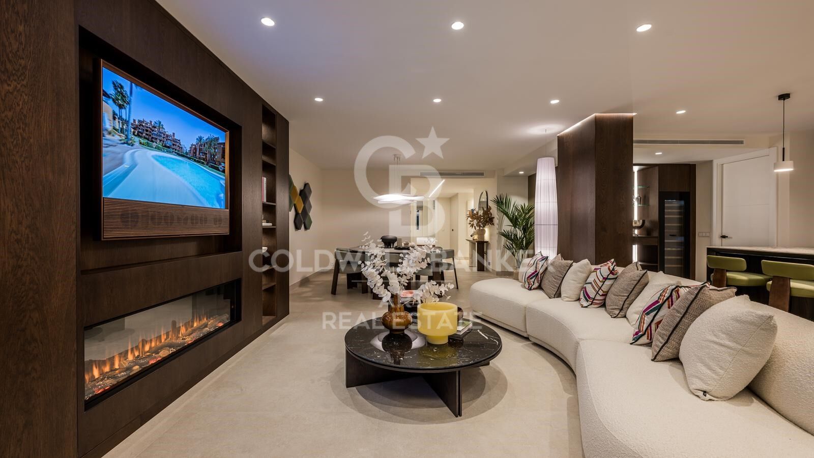 Luxury beachfront apartment in the exclusive Los Monteros Palm Beach, Marbella