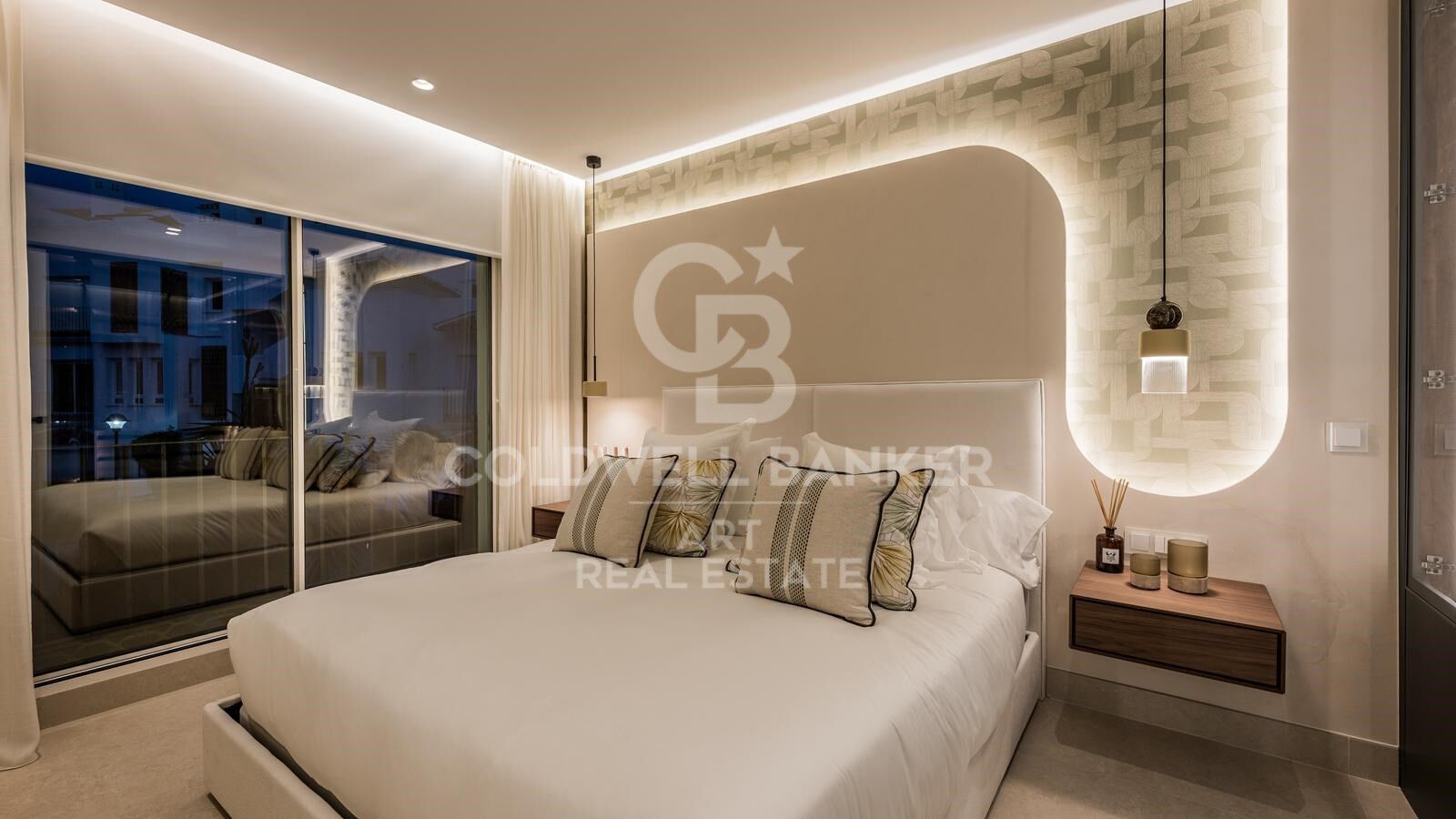 Luxury beachfront apartment in the exclusive Los Monteros Palm Beach, Marbella