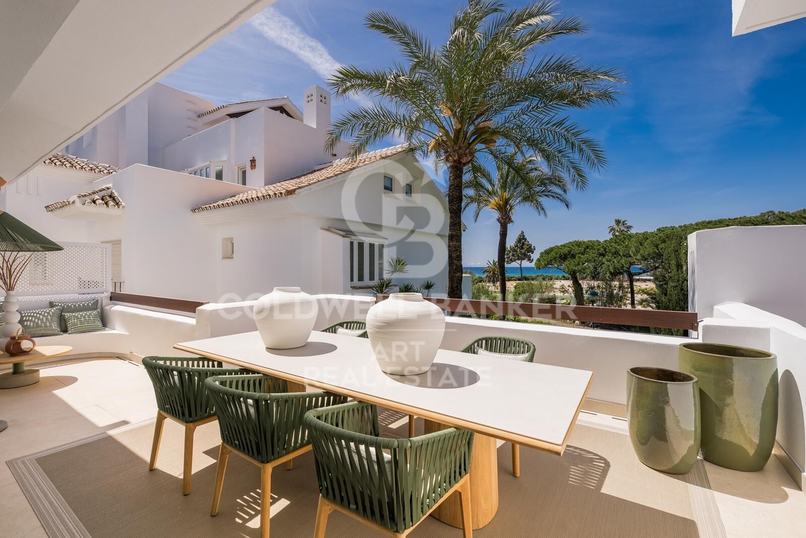 Luxury beachfront apartment in the exclusive Los Monteros Palm Beach, Marbella