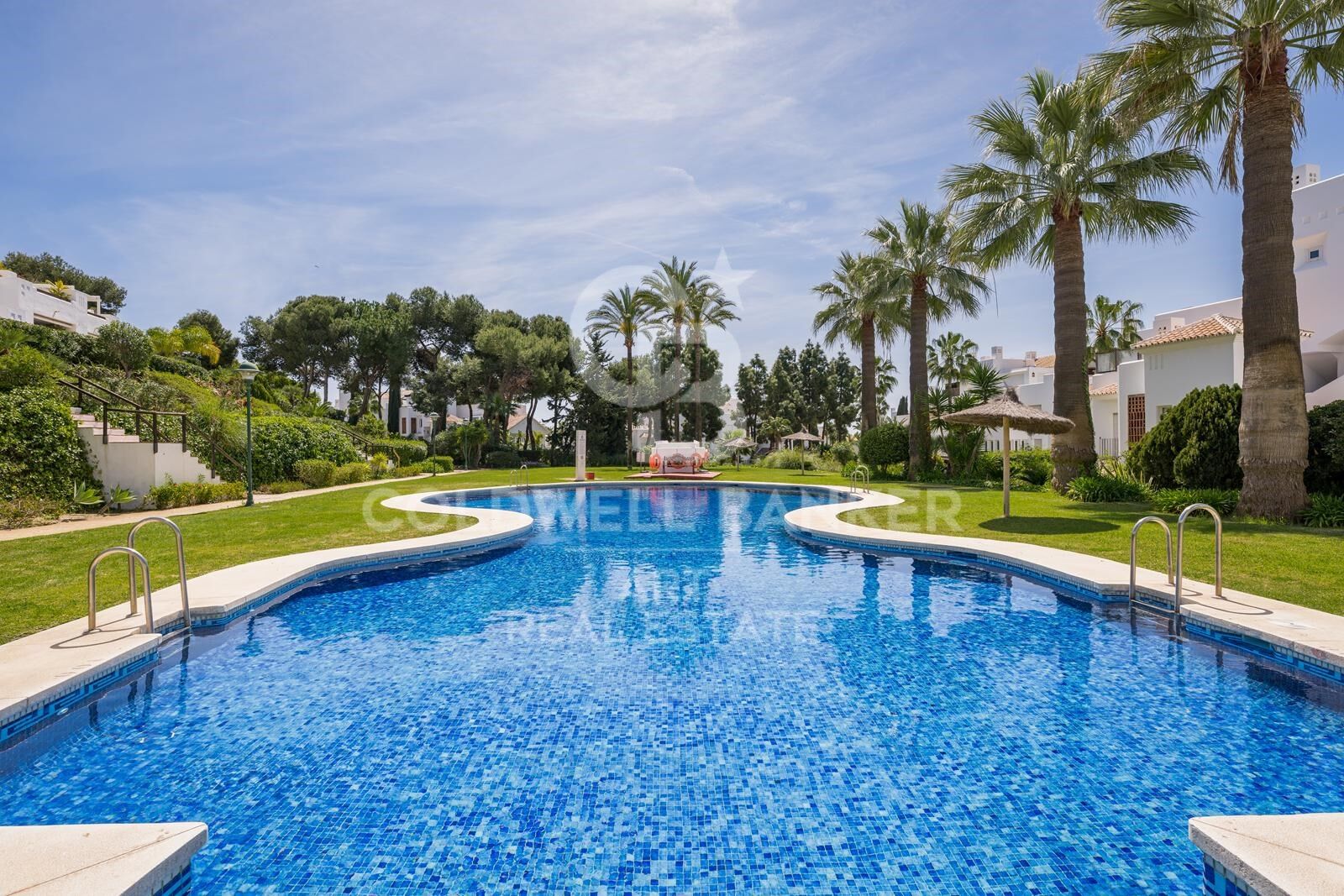 Luxury beachfront apartment in the exclusive Los Monteros Palm Beach, Marbella