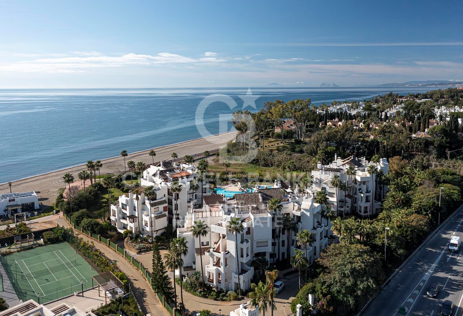 Penthouse avec vue panoramique sur la mer et terrasse sur le toit, El Velerín, Estepona